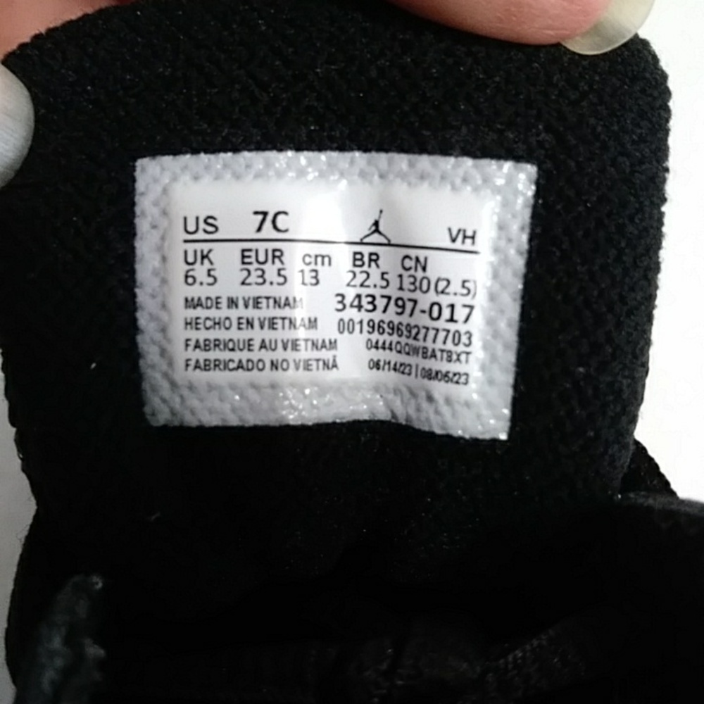 Jordan Kids Black and Gold Sneakers *EUC* - Picture 7 of 8